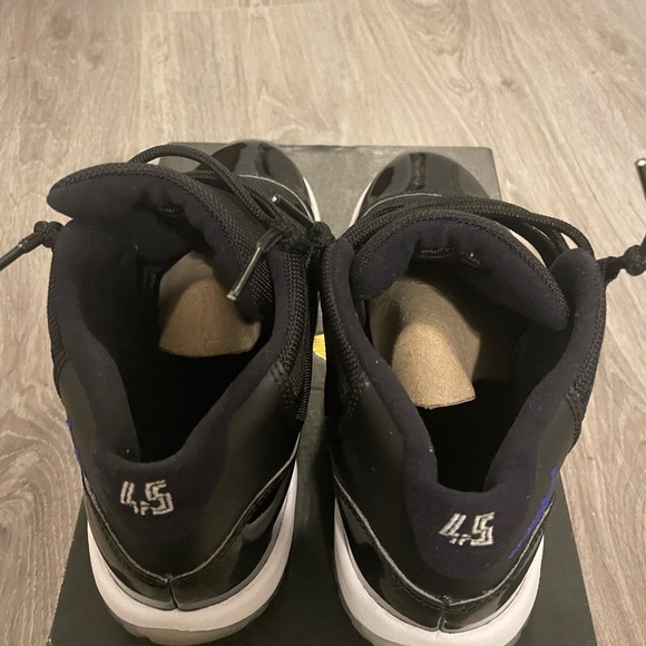 Air Jordan 11 space jams - Picture 2 of 3